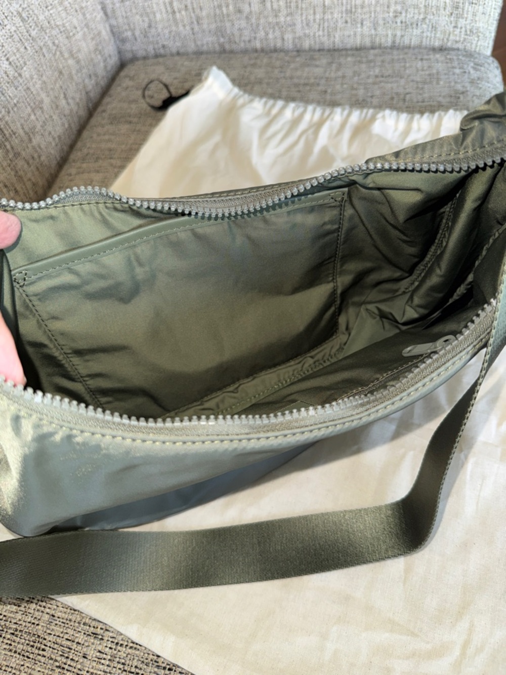 NEW Quince Revive Nylon Crescent Shoulder Bag - Picture 4 of 4